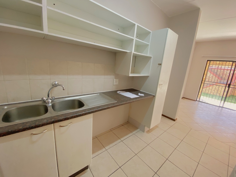2 Bedroom Property for Sale in Roodekrans Gauteng