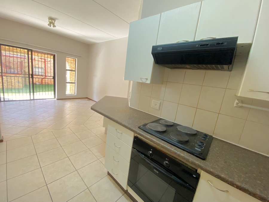 2 Bedroom Property for Sale in Roodekrans Gauteng