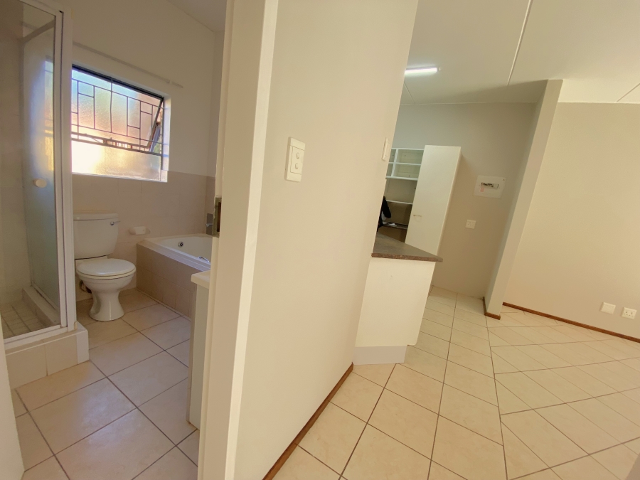2 Bedroom Property for Sale in Roodekrans Gauteng