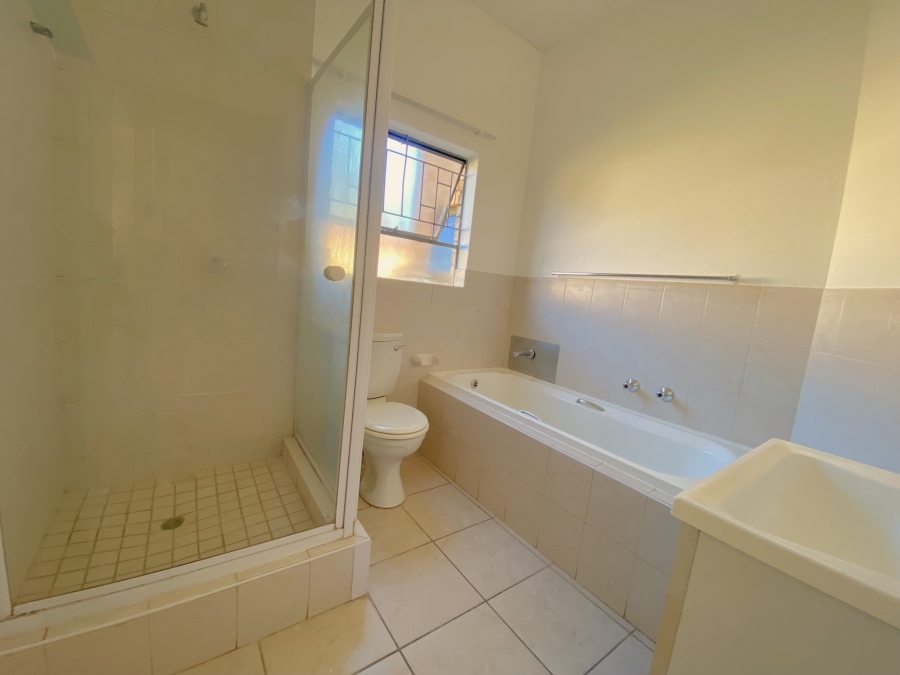 2 Bedroom Property for Sale in Roodekrans Gauteng