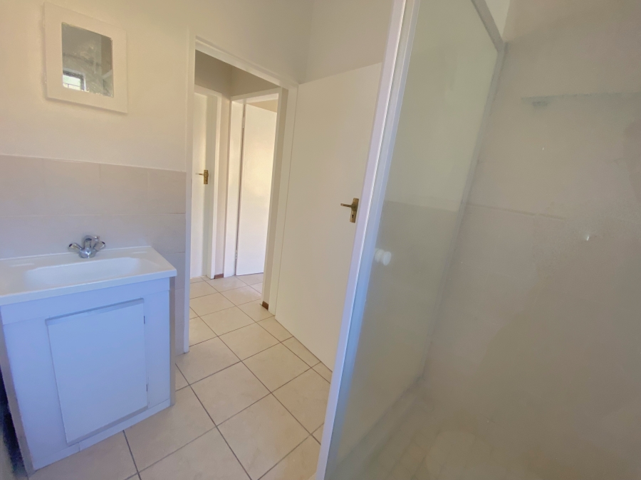 2 Bedroom Property for Sale in Roodekrans Gauteng