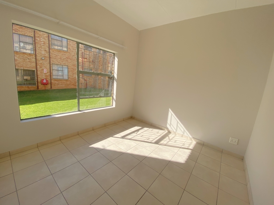 2 Bedroom Property for Sale in Roodekrans Gauteng