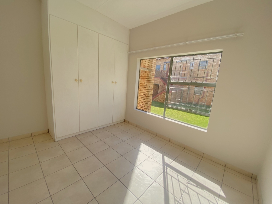 2 Bedroom Property for Sale in Roodekrans Gauteng