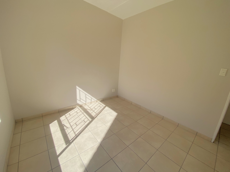 2 Bedroom Property for Sale in Roodekrans Gauteng