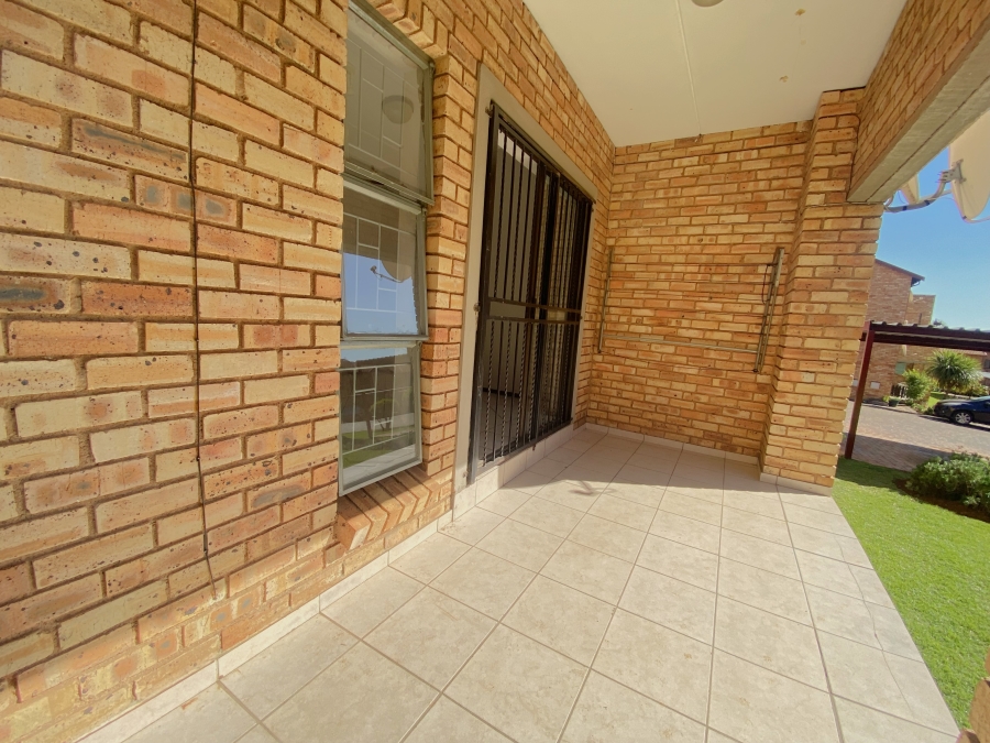 2 Bedroom Property for Sale in Roodekrans Gauteng