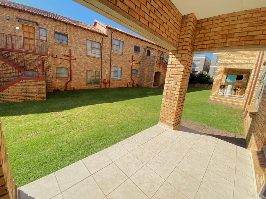 2 Bedroom Property for Sale in Roodekrans Gauteng
