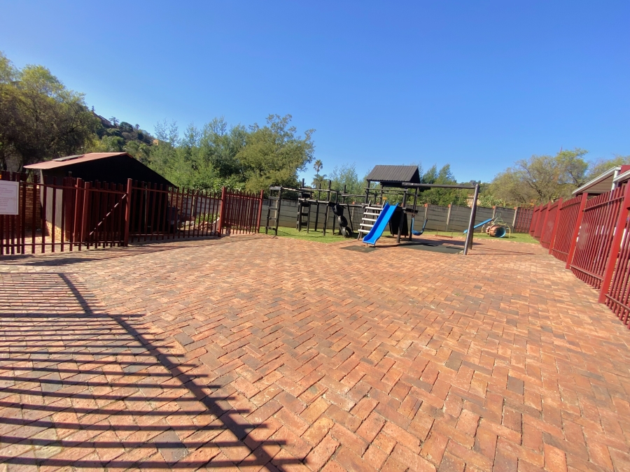2 Bedroom Property for Sale in Roodekrans Gauteng