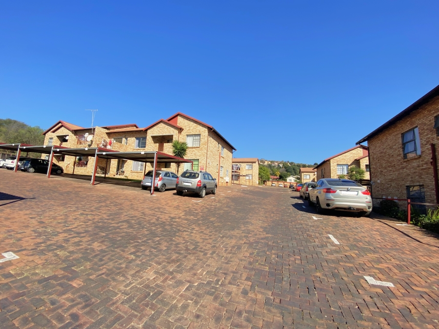 2 Bedroom Property for Sale in Roodekrans Gauteng