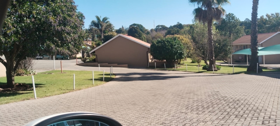 To Let 2 Bedroom Property for Rent in Kenmare Gauteng