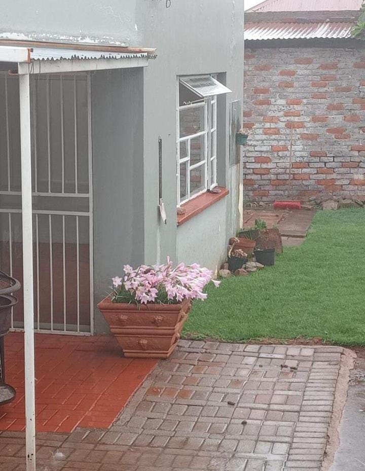 To Let 1 Bedroom Property for Rent in Apple Park Gauteng