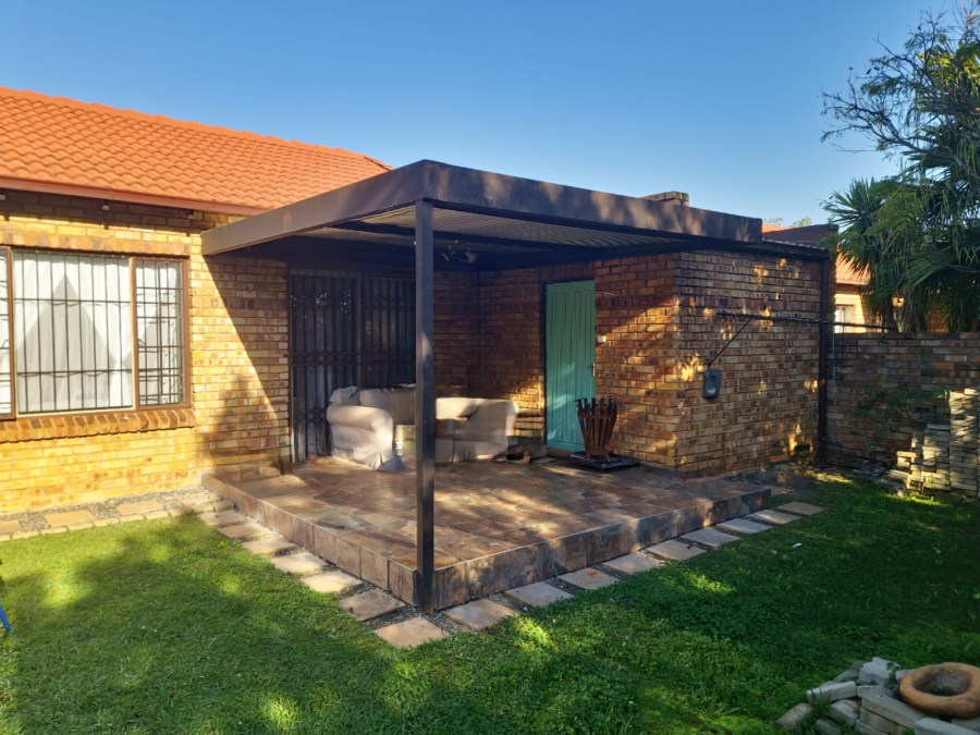 2 Bedroom Property for Sale in Equestria Gauteng