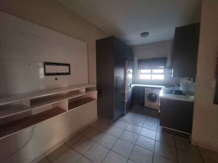 To Let 2 Bedroom Property for Rent in Ruimsig Gauteng