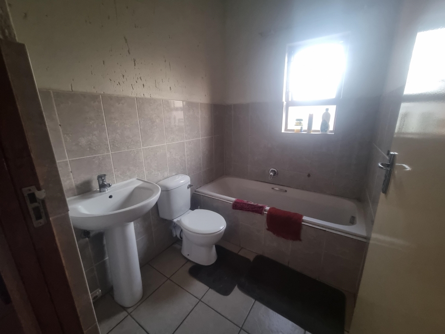 To Let 2 Bedroom Property for Rent in Ruimsig Gauteng