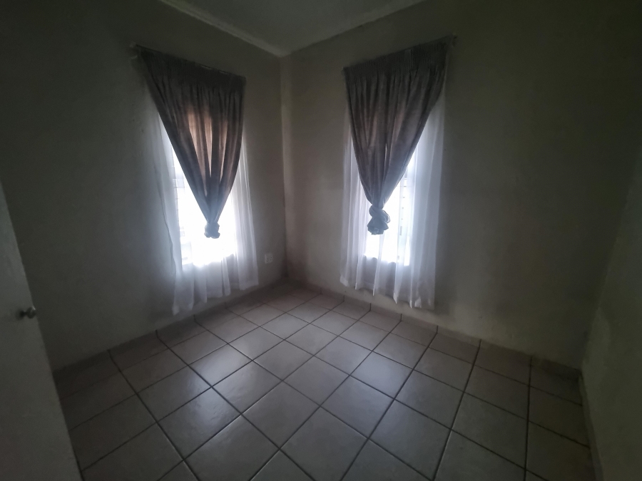 To Let 2 Bedroom Property for Rent in Ruimsig Gauteng