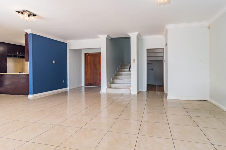 5 Bedroom Property for Sale in Crescent Wood Country Estate Gauteng