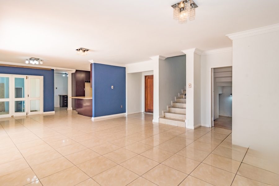 5 Bedroom Property for Sale in Crescent Wood Country Estate Gauteng