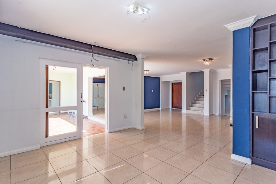 5 Bedroom Property for Sale in Crescent Wood Country Estate Gauteng