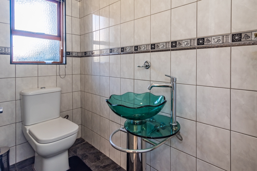 5 Bedroom Property for Sale in Crescent Wood Country Estate Gauteng