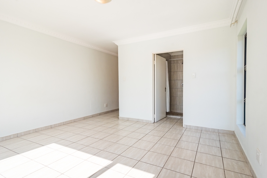 5 Bedroom Property for Sale in Crescent Wood Country Estate Gauteng