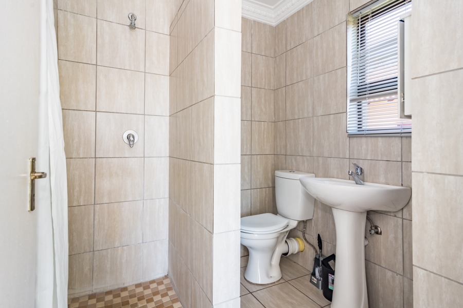5 Bedroom Property for Sale in Crescent Wood Country Estate Gauteng