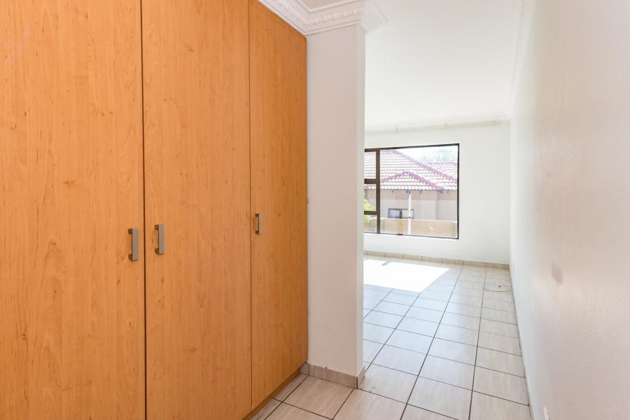 5 Bedroom Property for Sale in Crescent Wood Country Estate Gauteng
