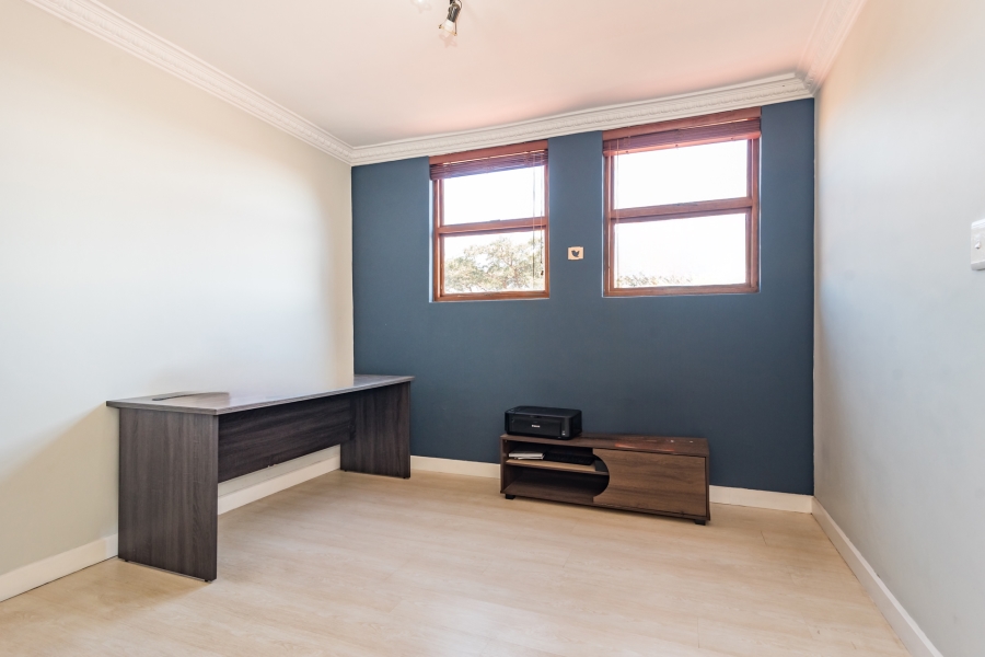5 Bedroom Property for Sale in Crescent Wood Country Estate Gauteng