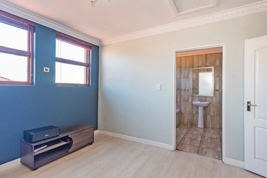 5 Bedroom Property for Sale in Crescent Wood Country Estate Gauteng