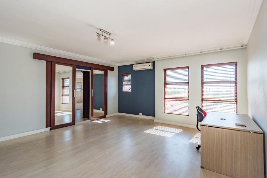 5 Bedroom Property for Sale in Crescent Wood Country Estate Gauteng