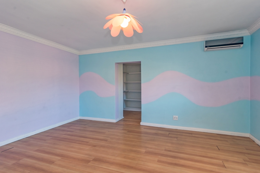 5 Bedroom Property for Sale in Crescent Wood Country Estate Gauteng