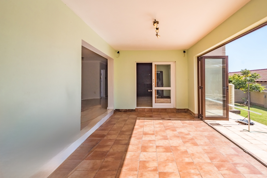 5 Bedroom Property for Sale in Crescent Wood Country Estate Gauteng