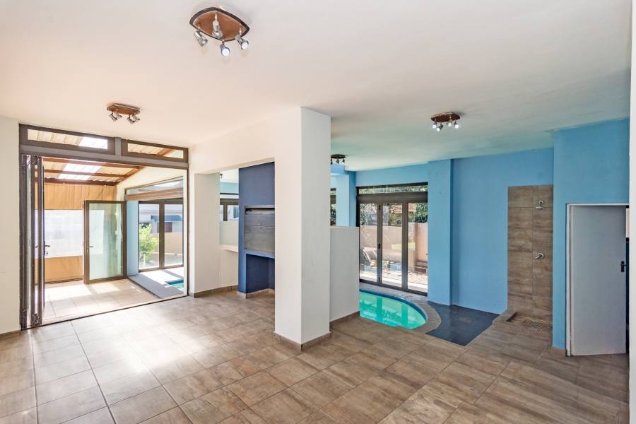 5 Bedroom Property for Sale in Crescent Wood Country Estate Gauteng