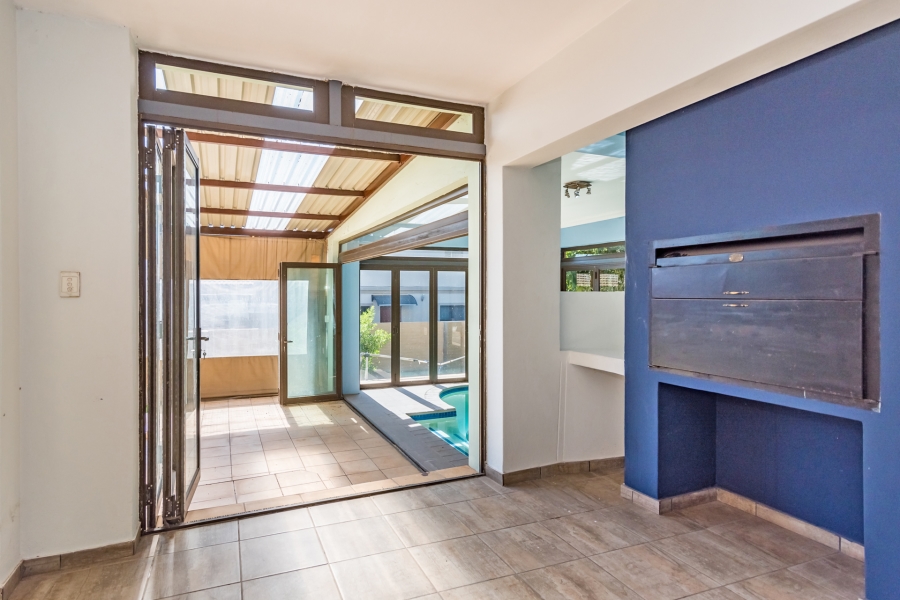5 Bedroom Property for Sale in Crescent Wood Country Estate Gauteng