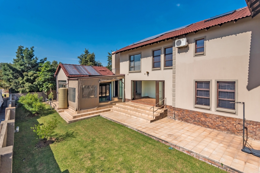 5 Bedroom Property for Sale in Crescent Wood Country Estate Gauteng
