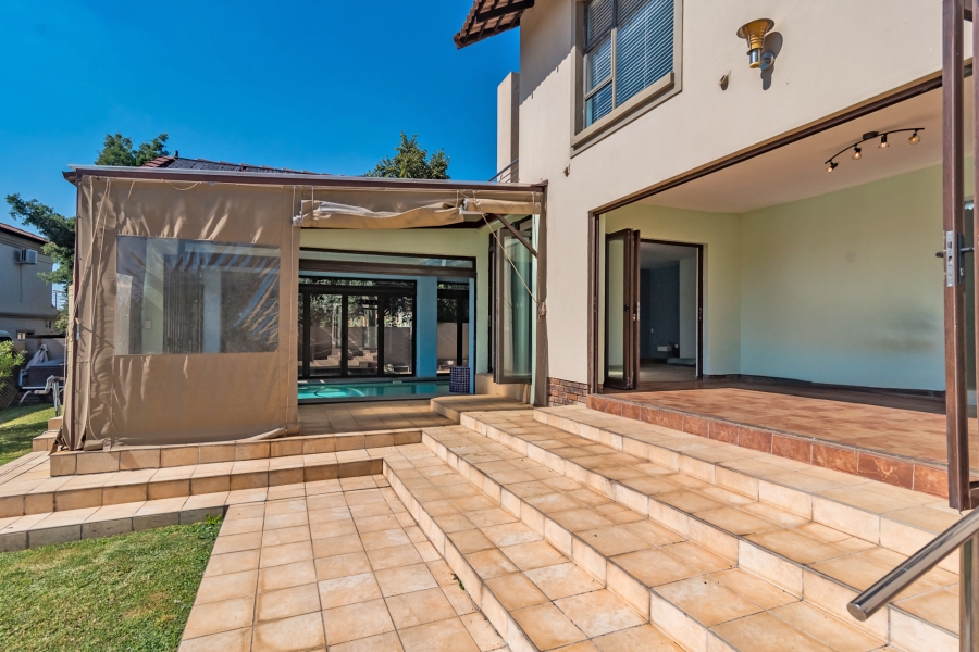 5 Bedroom Property for Sale in Crescent Wood Country Estate Gauteng