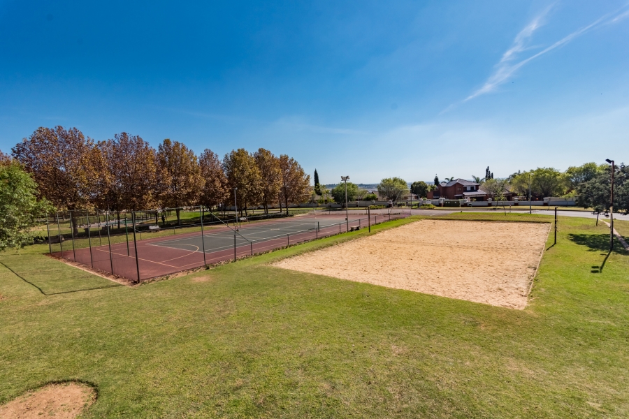 5 Bedroom Property for Sale in Crescent Wood Country Estate Gauteng