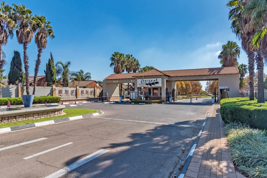 5 Bedroom Property for Sale in Crescent Wood Country Estate Gauteng
