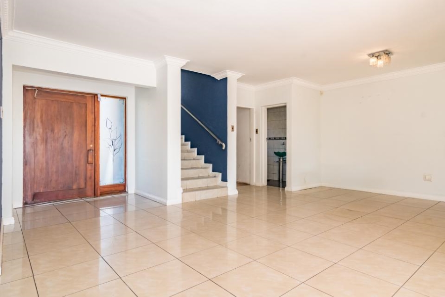 5 Bedroom Property for Sale in Crescent Wood Country Estate Gauteng