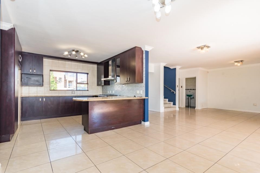 5 Bedroom Property for Sale in Crescent Wood Country Estate Gauteng