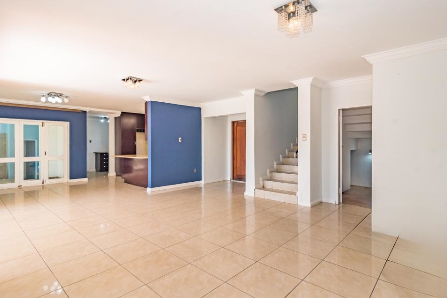 5 Bedroom Property for Sale in Crescent Wood Country Estate Gauteng