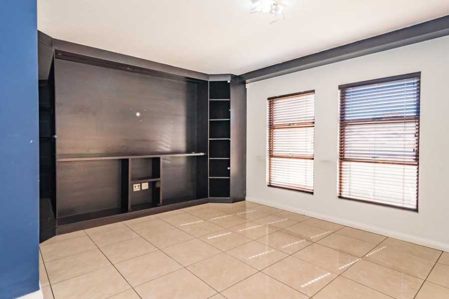 5 Bedroom Property for Sale in Crescent Wood Country Estate Gauteng