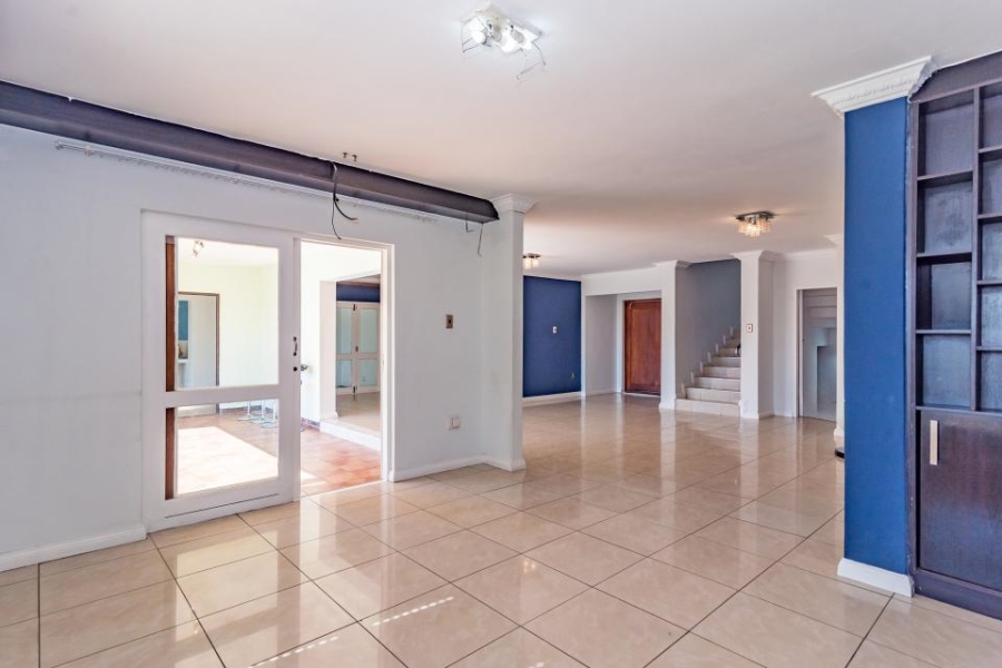 5 Bedroom Property for Sale in Crescent Wood Country Estate Gauteng