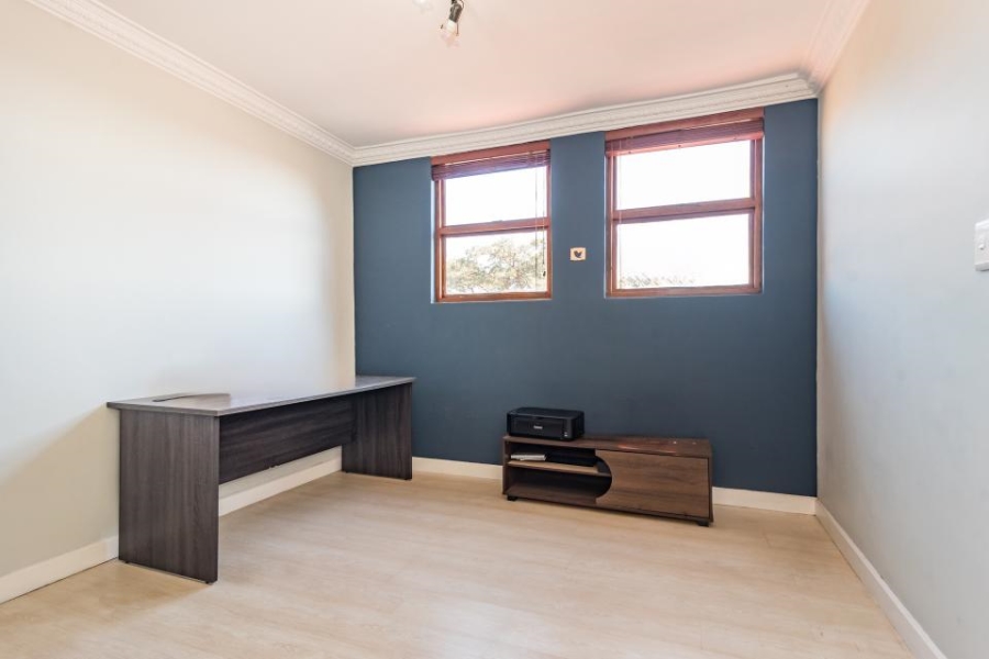 5 Bedroom Property for Sale in Crescent Wood Country Estate Gauteng