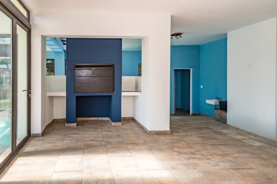 5 Bedroom Property for Sale in Crescent Wood Country Estate Gauteng