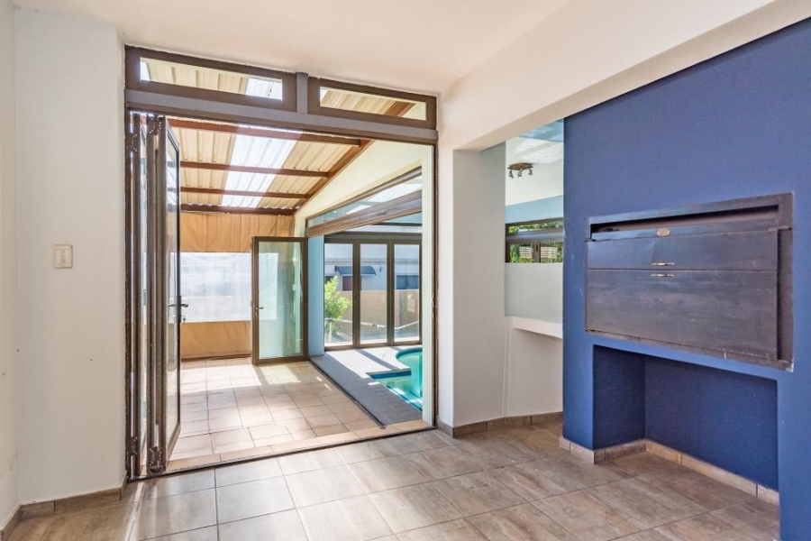 5 Bedroom Property for Sale in Crescent Wood Country Estate Gauteng