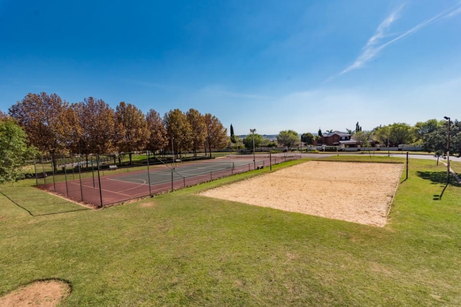 5 Bedroom Property for Sale in Crescent Wood Country Estate Gauteng