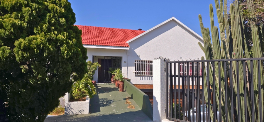 6 Bedroom Property for Sale in Oakdene Gauteng