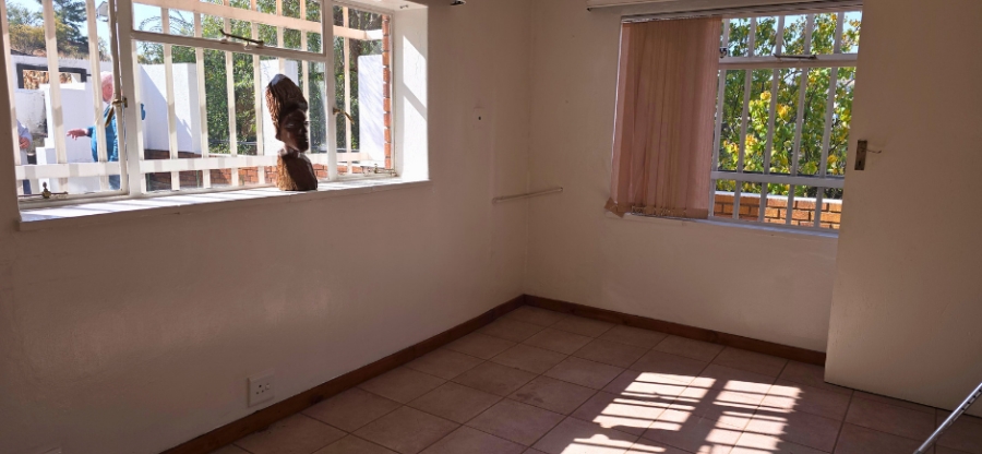 6 Bedroom Property for Sale in Oakdene Gauteng