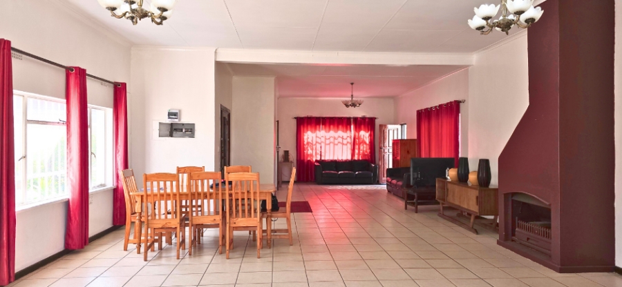 6 Bedroom Property for Sale in Oakdene Gauteng