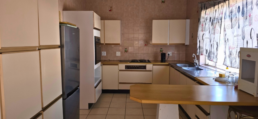 6 Bedroom Property for Sale in Oakdene Gauteng