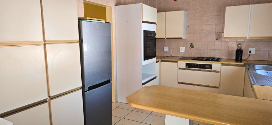 6 Bedroom Property for Sale in Oakdene Gauteng